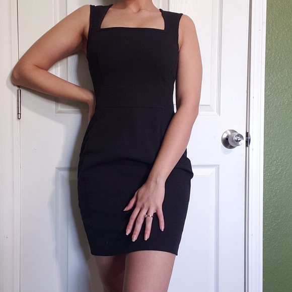 Host Pick!🎉 Classy Black Banana Republic Dress - Picture 2 of 5